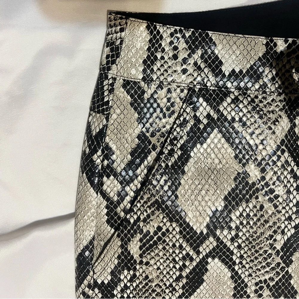 Choosy Snake Skin Faux Leather Pants Cropped Cropped Flare Mid Rise NWT Size 2 - Picture 14 of 16